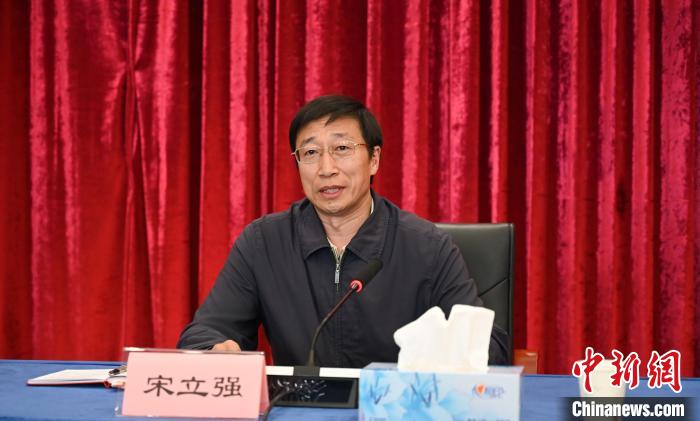 圖為西藏自治區(qū)黨委組織部副部長、第十批援藏干部人才總領(lǐng)隊宋立強致辭。