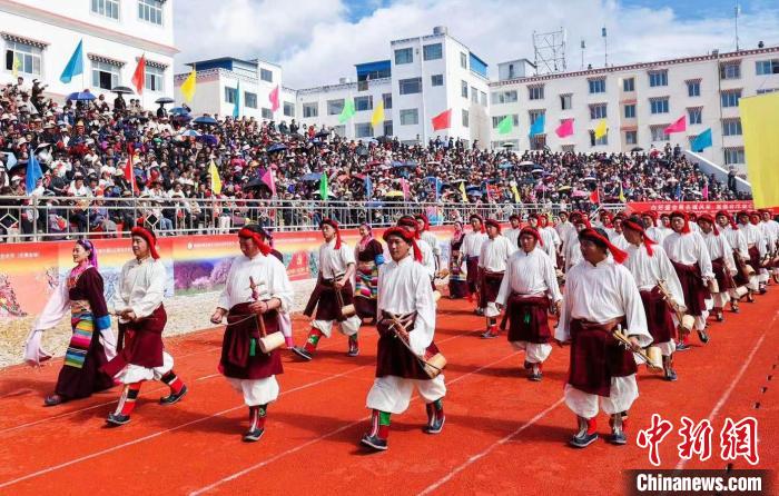 圖為西藏昌都市第九屆三江茶馬文化藝術(shù)節(jié)(芒康會場)開幕式現(xiàn)場。　昌都市芒康縣委宣傳部供圖