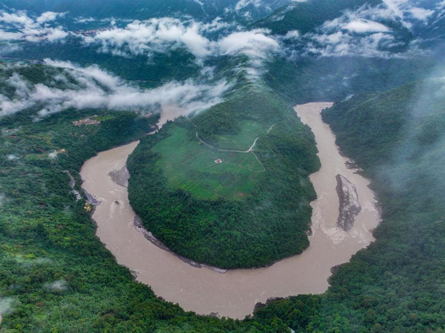 雅魯藏布江果果塘大拐彎。張澤坤攝