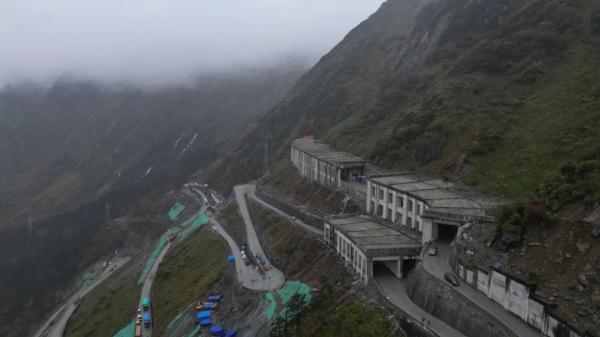 幾代建設(shè)者，歷經(jīng)半個(gè)多世紀(jì)完成！這是一條怎樣的公路？