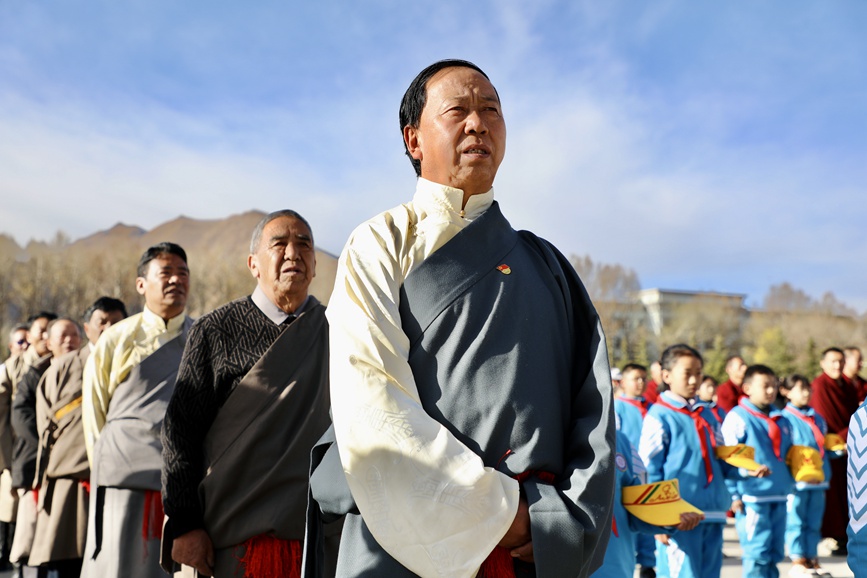 “升國(guó)旗、唱國(guó)歌”儀式現(xiàn)場(chǎng)。