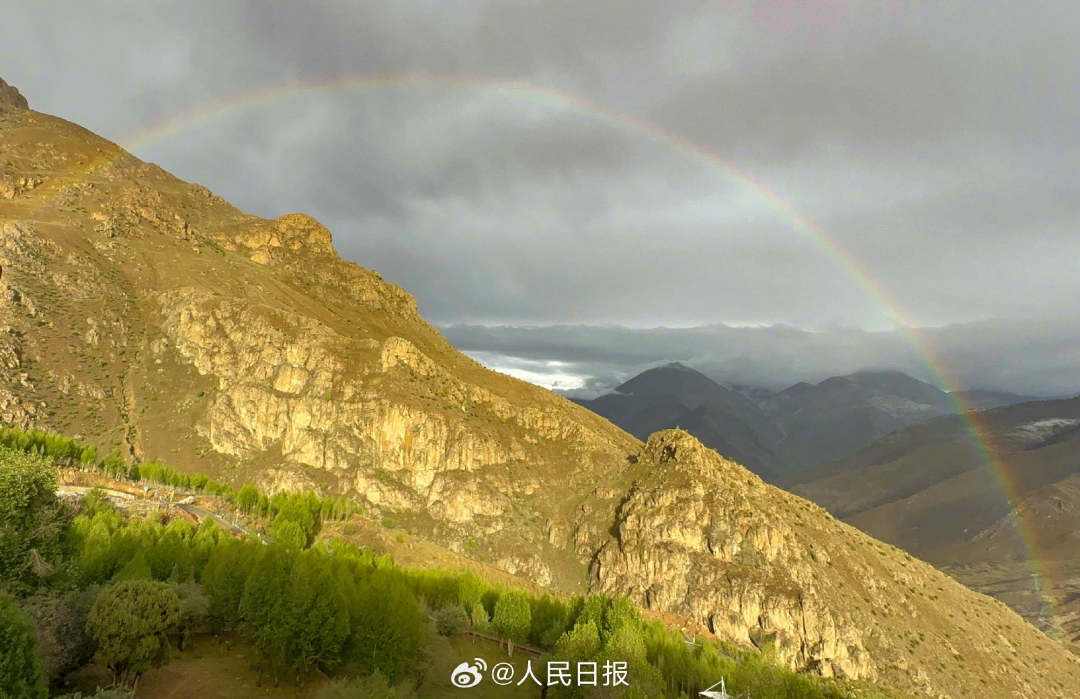 接好運！青藏高原現(xiàn)巨大彩虹橋