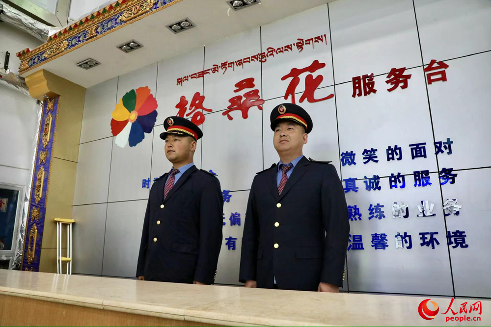 那曲火車站格?；ǚ?wù)臺。人民網(wǎng)記者 次仁羅布攝