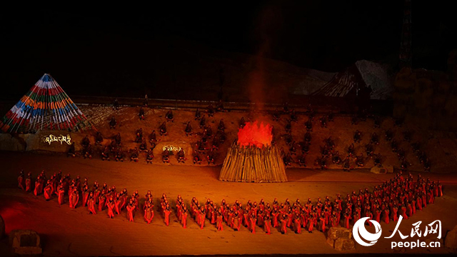 《文成公主》大型史詩(shī)劇演出現(xiàn)場(chǎng)。人民網(wǎng)記者 劉凡攝