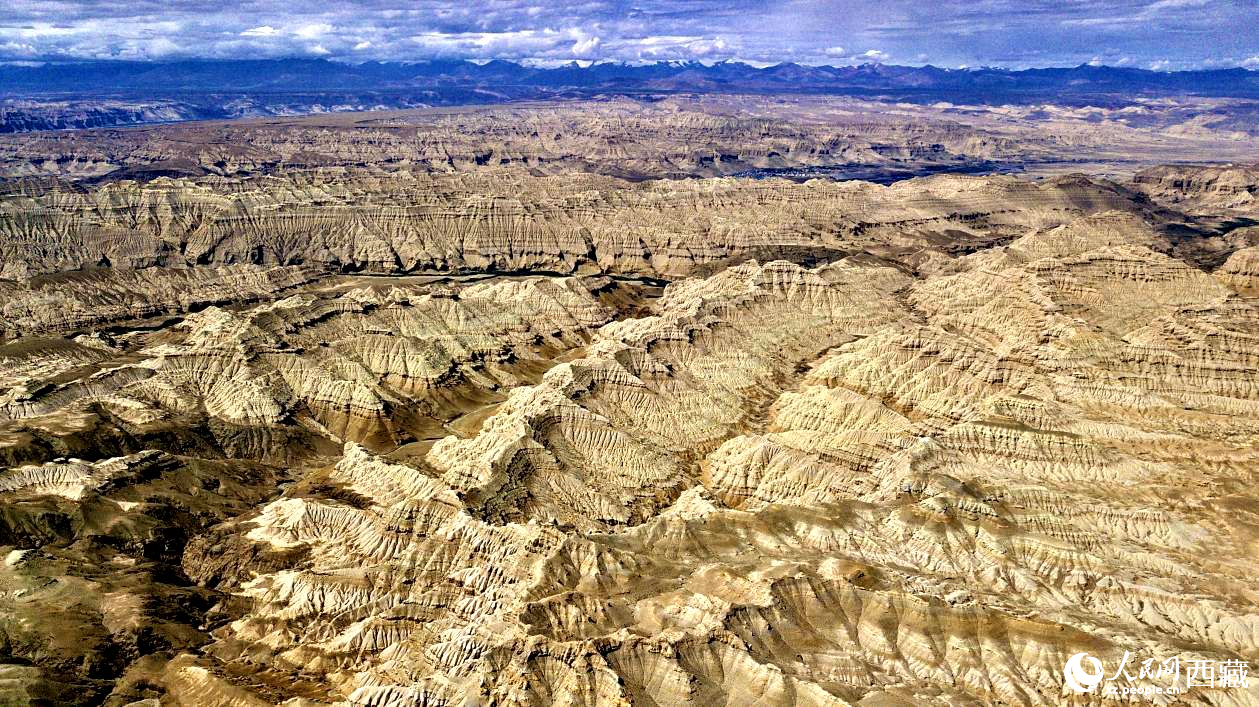 鳥(niǎo)瞰西藏阿里地區(qū)札達(dá)土林國(guó)家地質(zhì)公園。