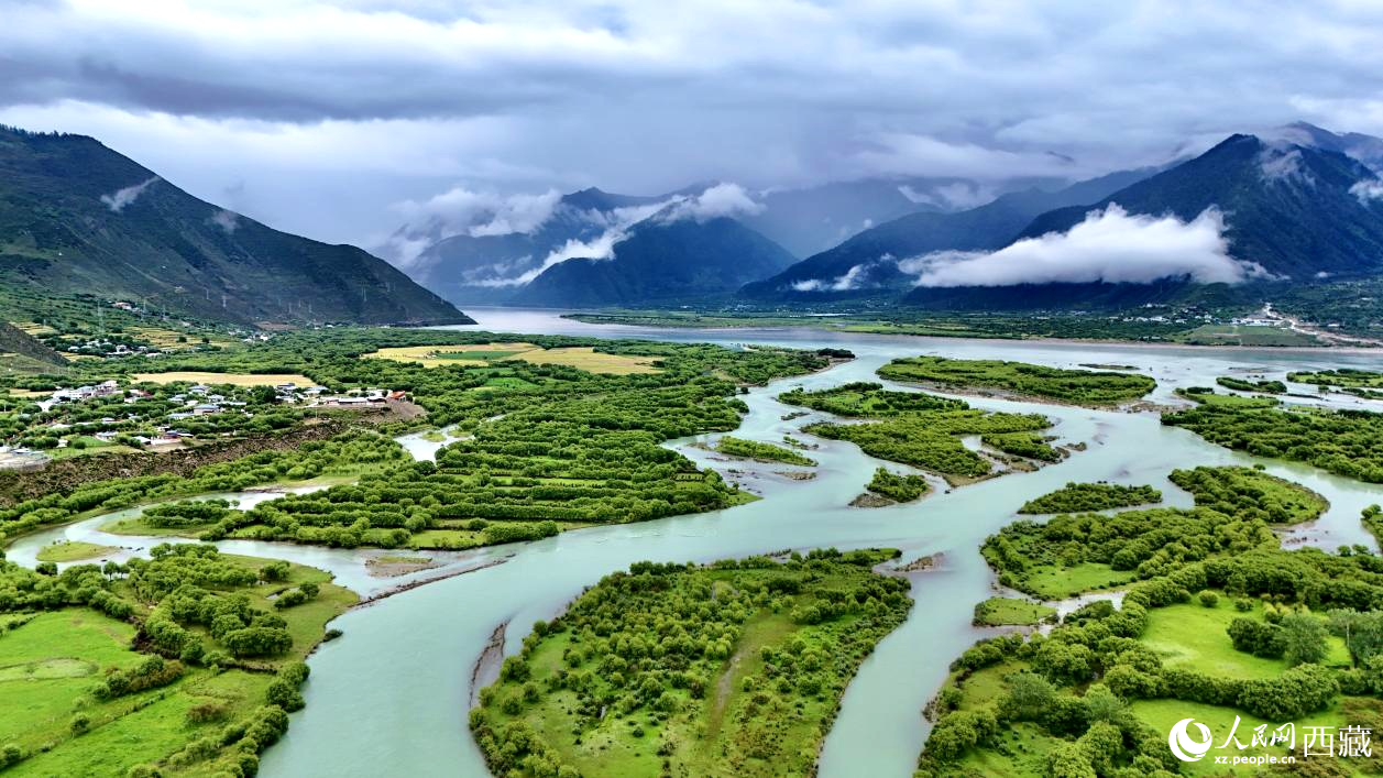 西藏林芝市雅尼國(guó)家濕地公園風(fēng)景如畫(huà)。