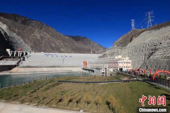 圖為金沙江上游蘇洼龍水電站?！⊥趵?攝