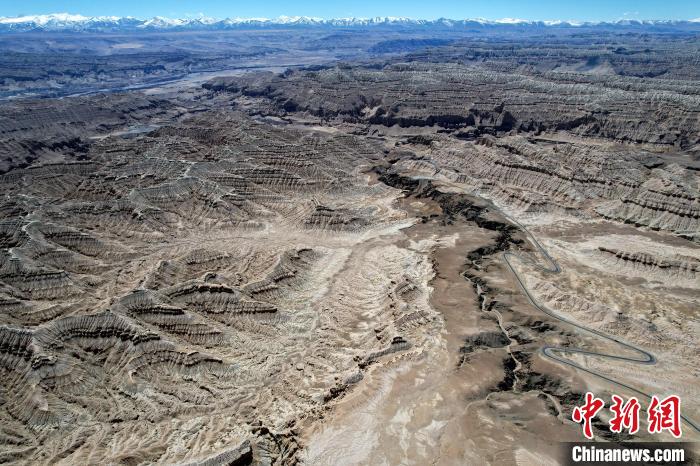 4月5日，西藏阿里札達土林。(無人機照片) 李林 攝